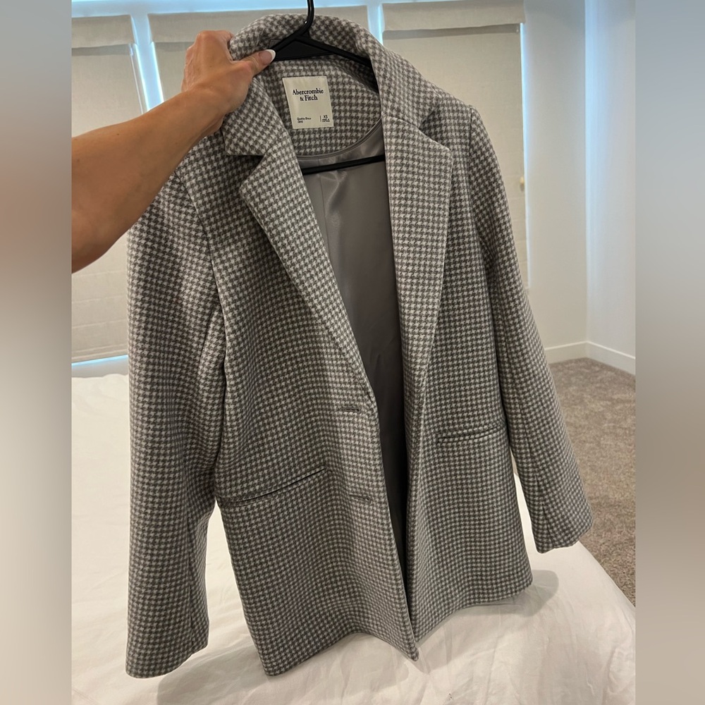 Abercrombie and Fitch grey houndstooth coat